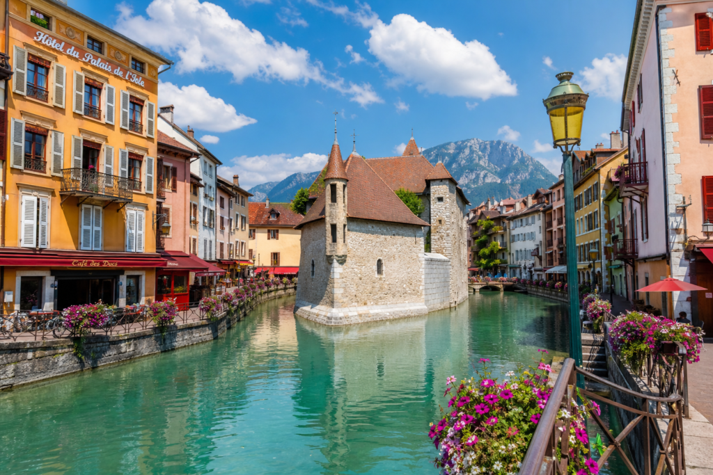 Canali e case colorate di Annecy, la Venezia delle Alpi