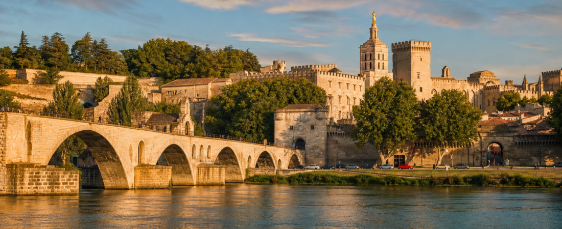 Itinerario ad Avignone: Guida Completa tra Palazzi Papali e Provenza