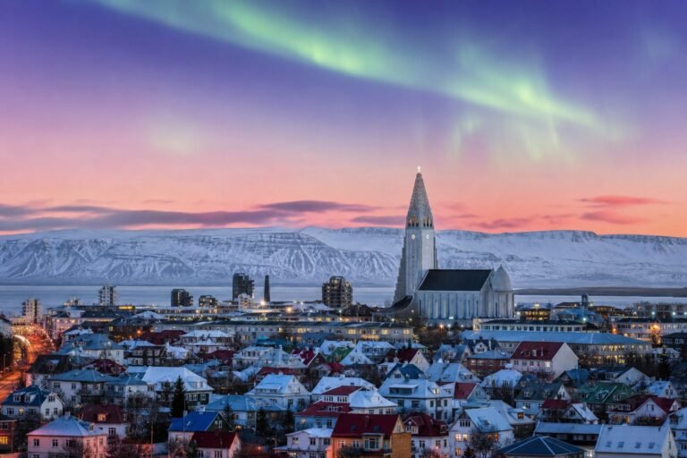 Itinerario a Reykjavik: Guida Completa tra Aurora e Geyser