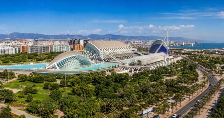 Itinerario a Valencia: Guida Completa tra Mare e Innovazione (2026)