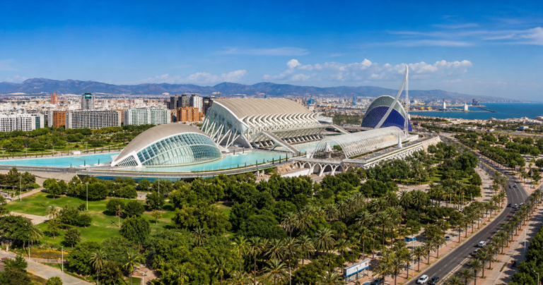 Itinerario a Valencia: Guida Completa tra Mare e Innovazione