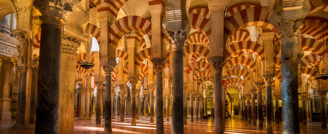 Itinerario a Cordoba: Guida Completa alla Mezquita e ai Patios Fioriti