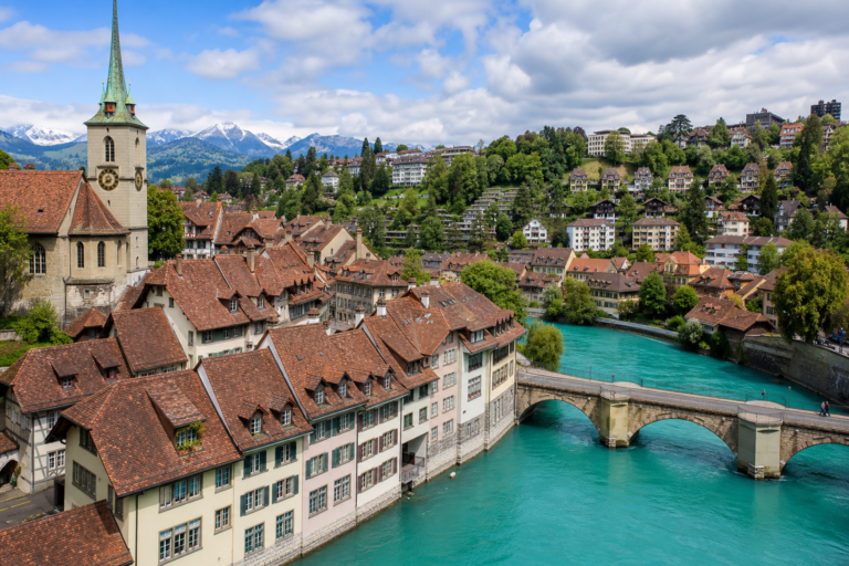 Itinerario a Berna: Guida Completa tra Orologi e Fiume Aare