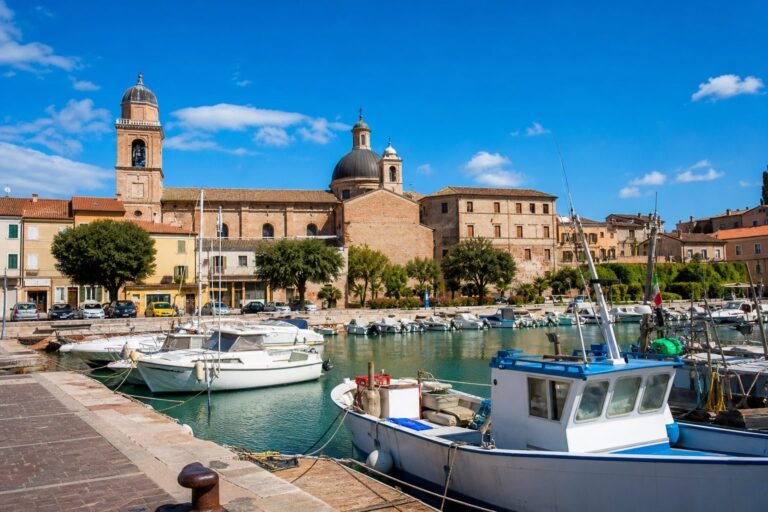 Noleggio auto e transfer a Fano: Guida Pratica