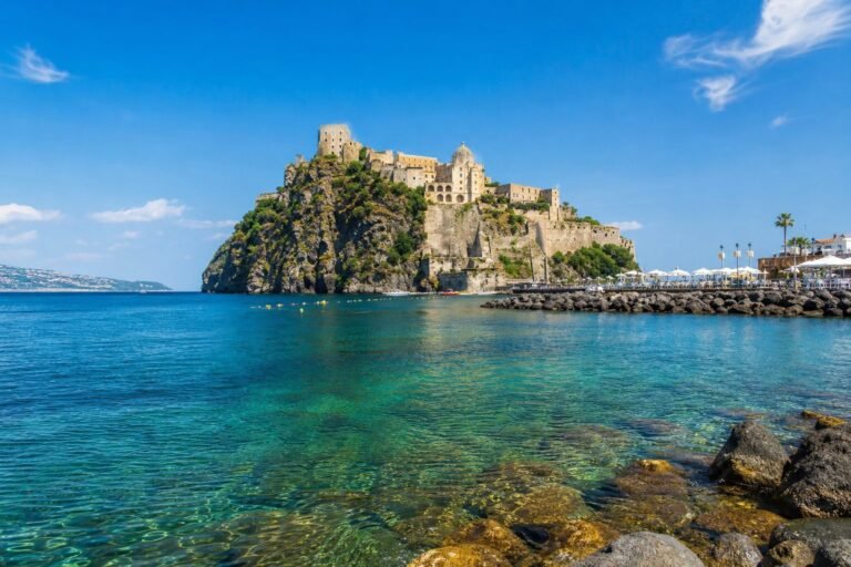 Noleggio auto e transfer a Ischia: Guida Pratica