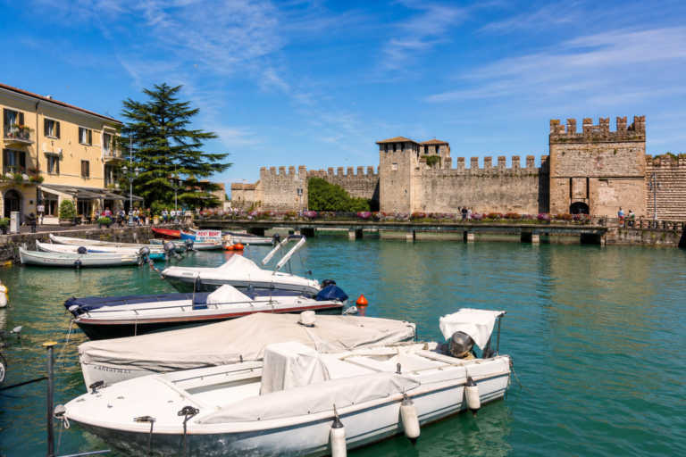 Noleggio auto e transfer a Peschiera del Garda: Guida Pratica