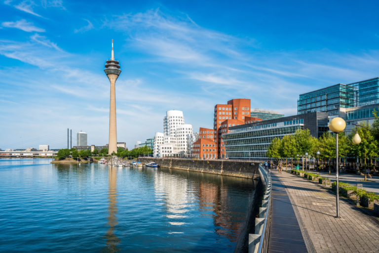 Noleggio auto e transfer a Düsseldorf: Guida Pratica