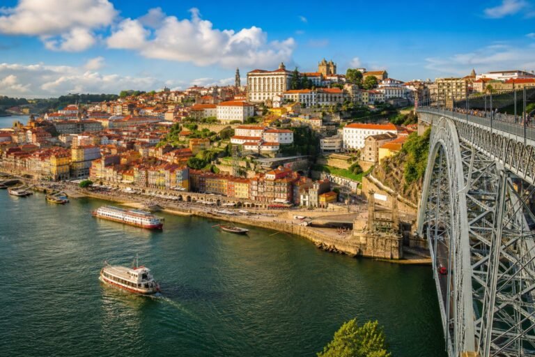 Porto: Guida per il Viaggiatore Solitario tra Vino, Storia e Panorami (2026)