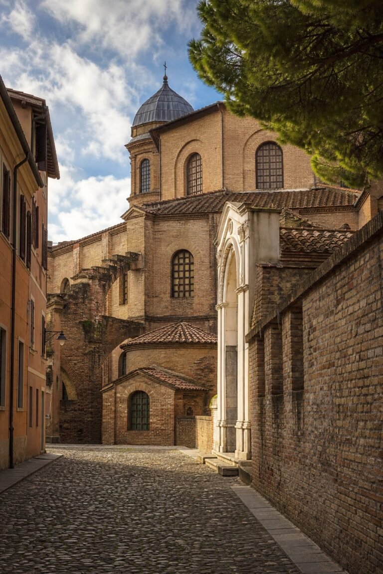 Weekend a Ravenna: Guida per un Viaggio tra Mosaici e Bizantini