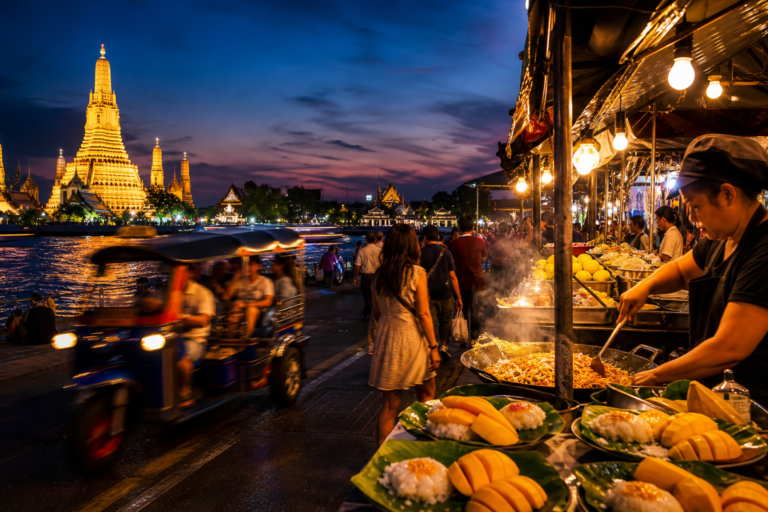 Itinerario a Bangkok: tra templi d’oro e street food
