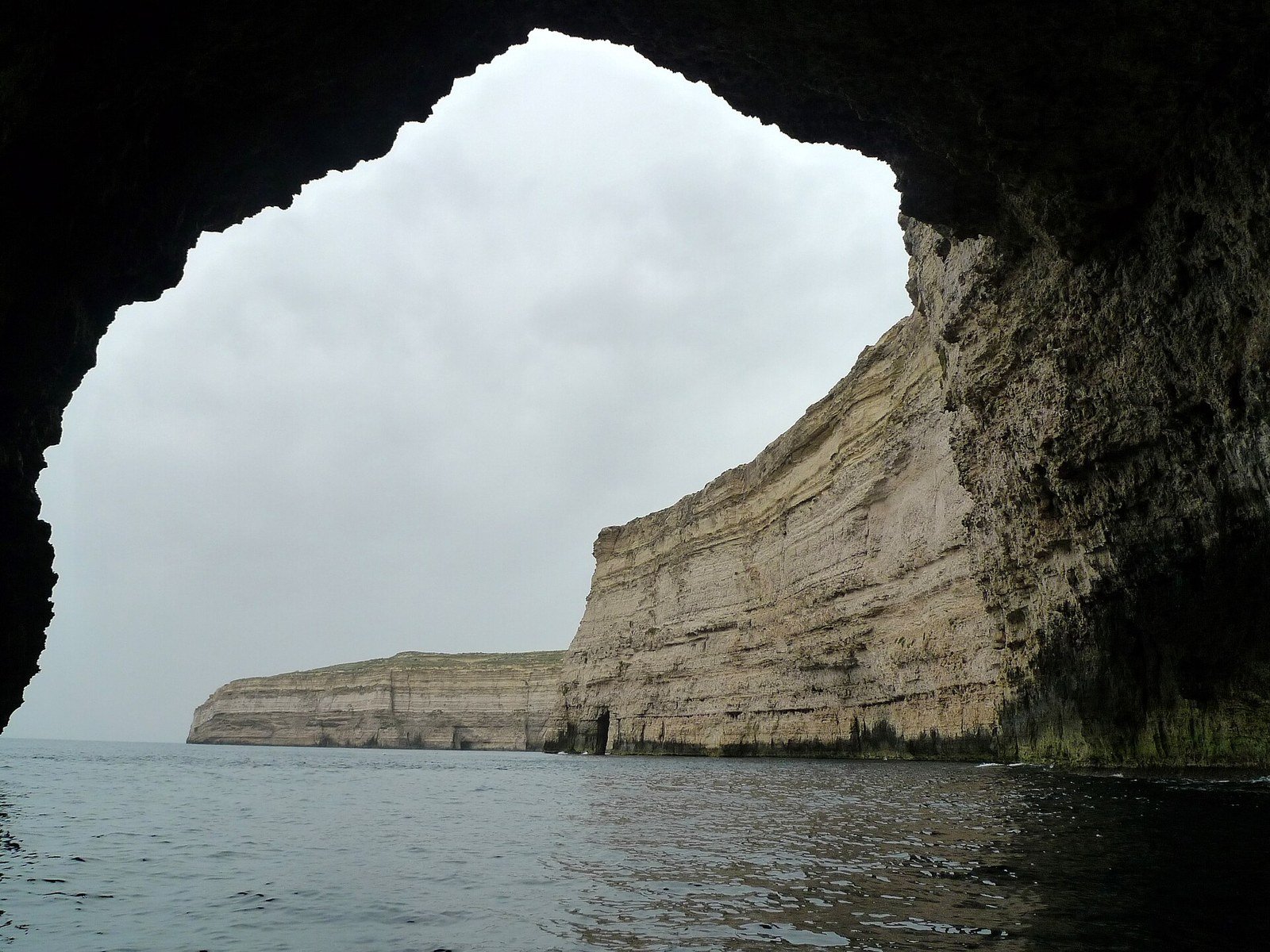 Costa rocciosa e mare a Dwejra Bay, Gozo