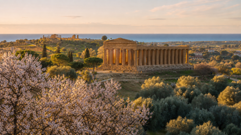 Agrigento in solitaria: arrivo in treno, Valle dei Templi, Scala dei Turchi e sapori siciliani — guida senza auto