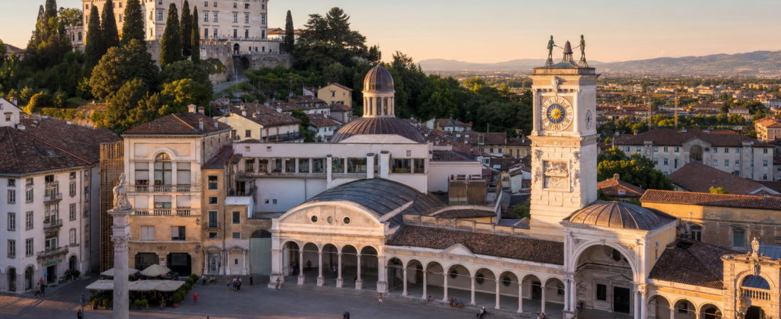 Udine in solitaria: guida senza auto tra piazza liberty e castello