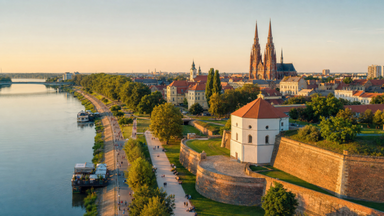 Osijek in solitaria: guida senza auto tra fortezza barocca, Drava e sapori della Slavonia — Croazia