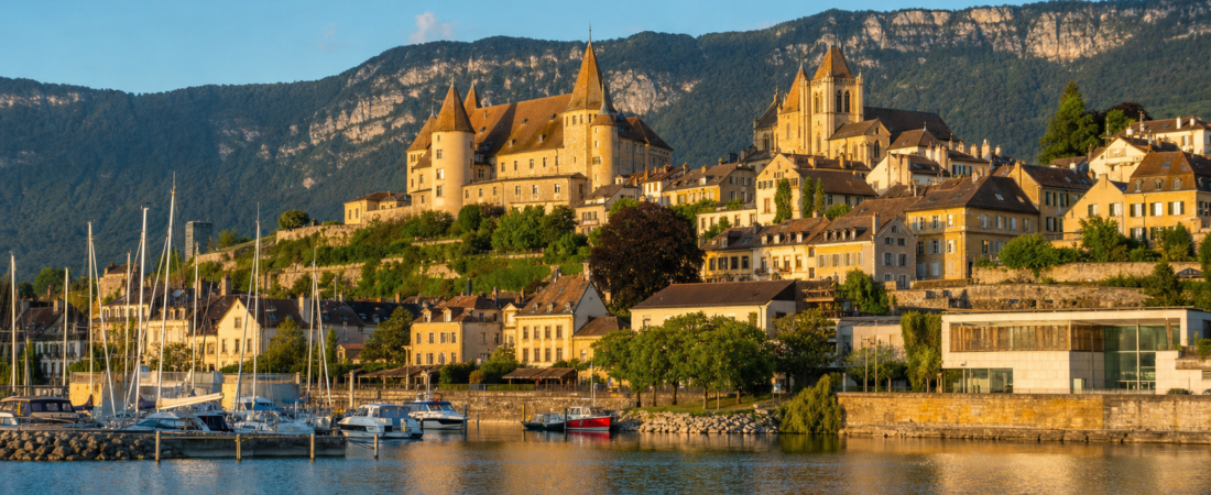 Neuchâtel in solitaria: arrivo in treno, castello medievale, Laténium e lago — guida senza auto in Svizzera