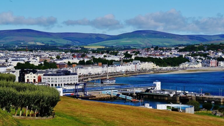 Isle of Man senza auto: Douglas hub, bus, treni e limiti reali