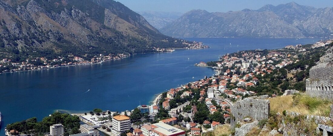 Kotor in solitaria: guida pratica senza auto tra mura e baia