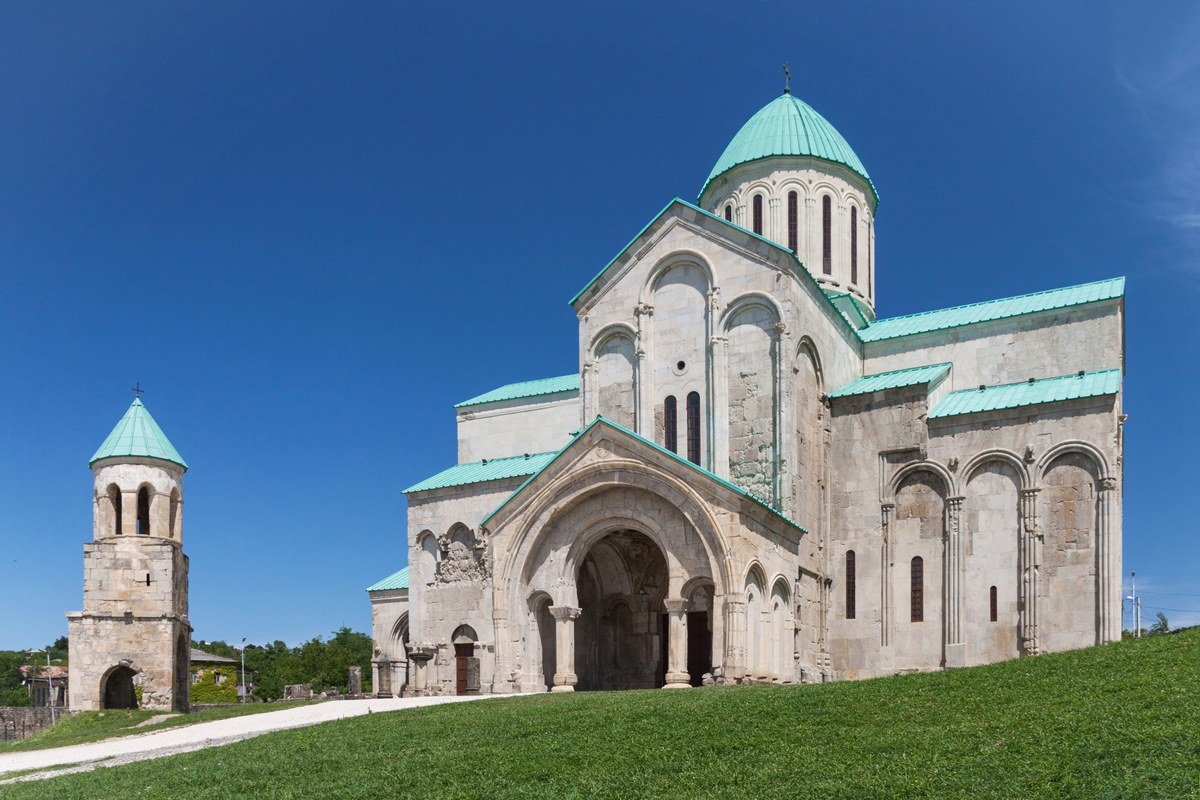 Cattedrale di Bagrati su una collina sopra Kutaisi