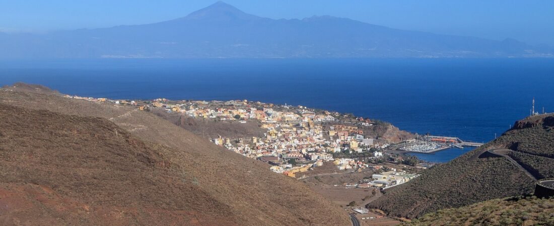 La Gomera senza auto: guida pratica tra bus, ferry e Garajonay
