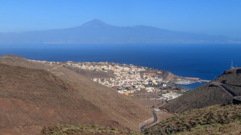 La Gomera senza auto: guida pratica tra bus, ferry e Garajonay