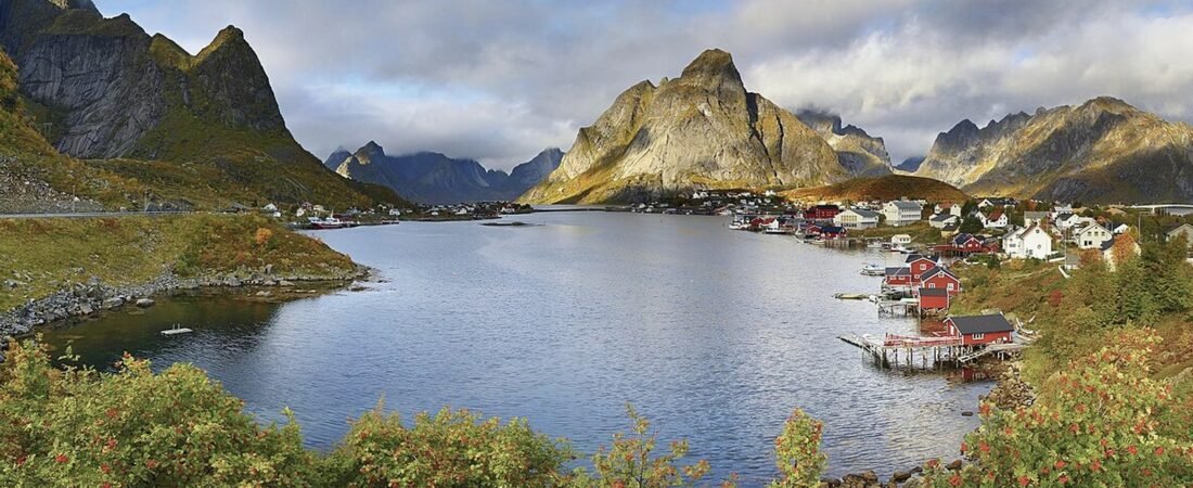 Lofoten senza auto: guida pratica tra bus, traghetti e basi giuste