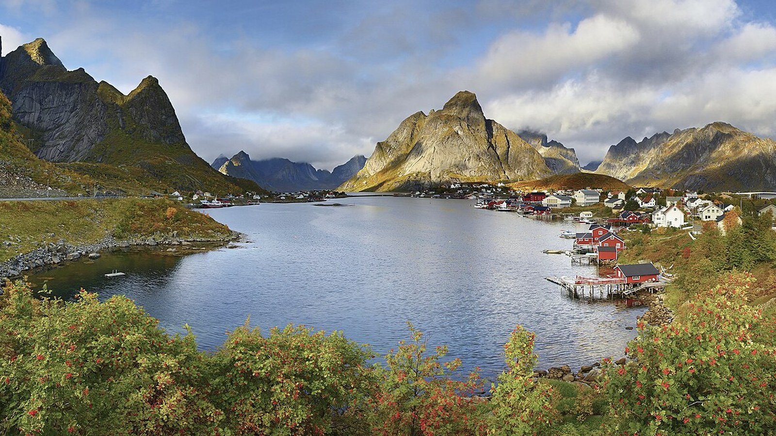 Lofoten senza auto: guida pratica tra bus, traghetti e basi giuste