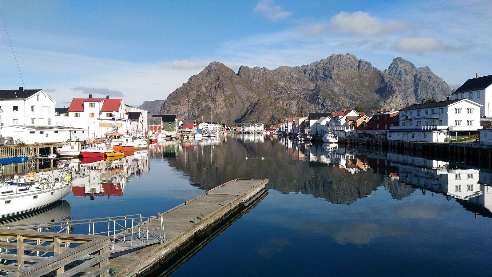 Il villaggio di Henningsvær nelle isole Lofoten