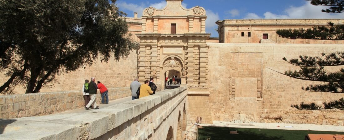 Mdina e Rabat in solitaria: bus, città murata e catacombe