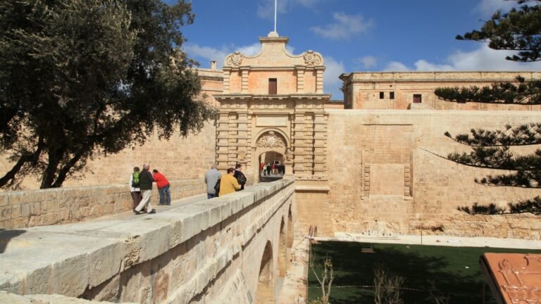 Mdina e Rabat in solitaria: bus, città murata e catacombe