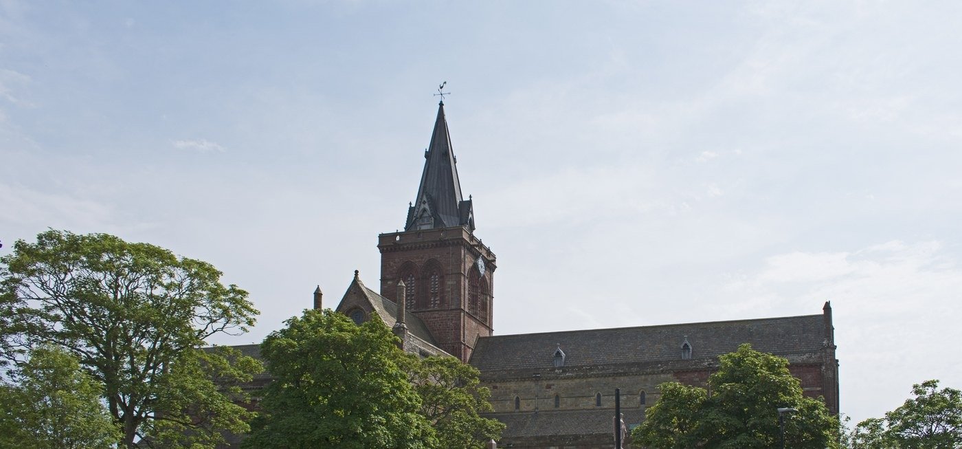 Facciata in arenaria della cattedrale di St Magnus a Kirkwall