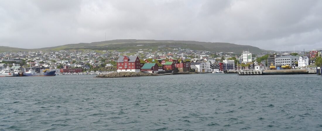 Torshavn in solitaria senza auto: bus, porto e gite realistiche