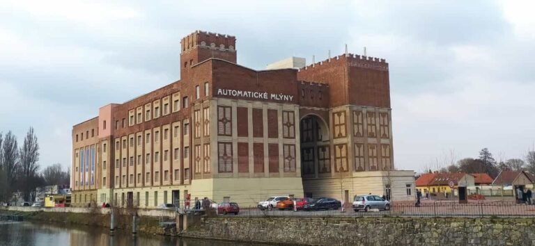 Pardubice in solitaria: guida premium tra castelli, architettura e l’Elba