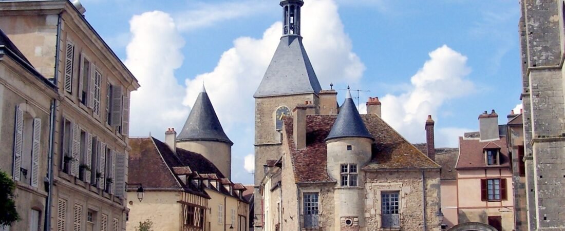 Avallon in solitaria: guida alla cittadina medievale della Borgogna