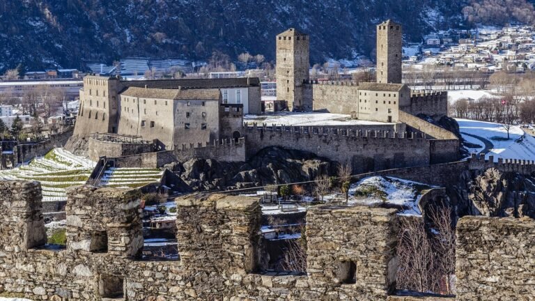 Bellinzona in solitaria: tre castelli UNESCO nel cuore del Ticino