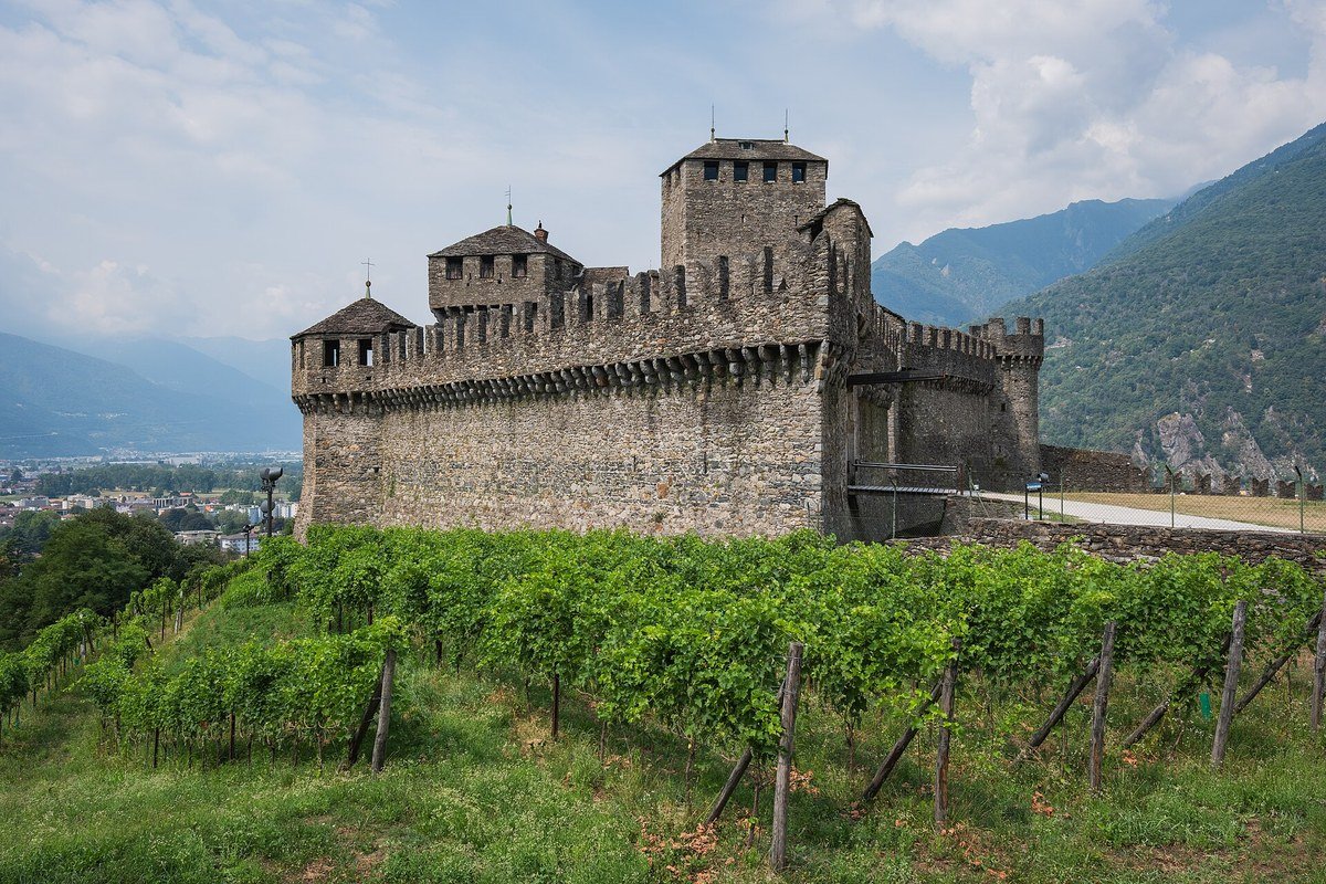 Bellinzona Montebello castle