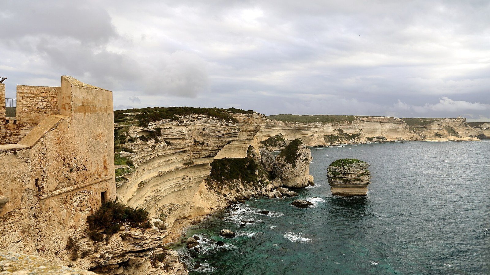 Bonifacio old town cliff
