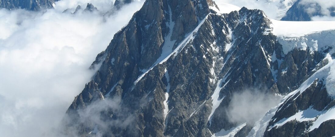 Chamonix in solitaria: la capitale dell’alpinismo ai piedi del Monte Bianco