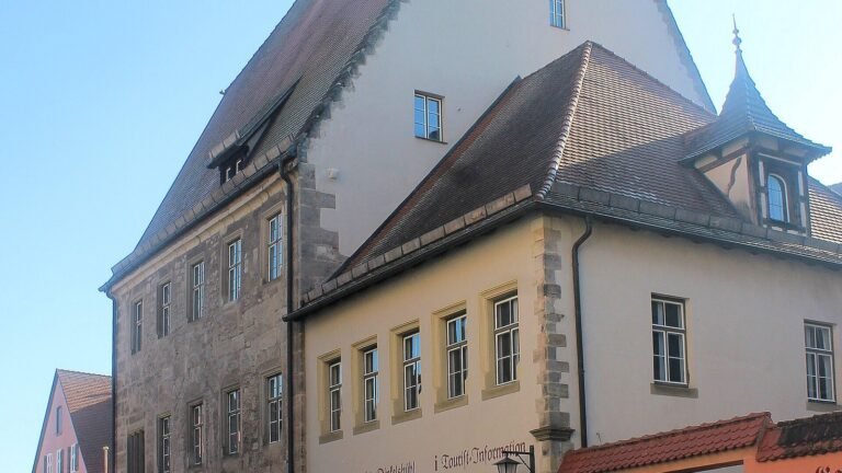 Dinkelsbuhl in solitaria: guida completa alla città medievale sul Wörnitz