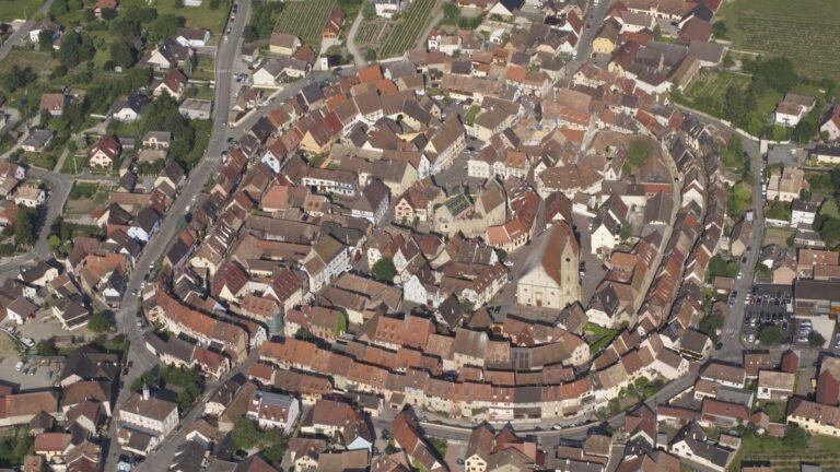 Eguisheim in solitaria: guida al borgo circolare dell’Alsazia