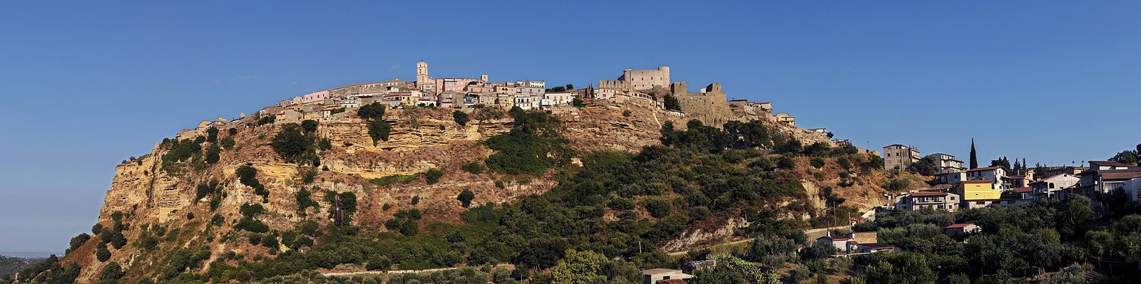 Weekend a Crotone: Guida per un Viaggio tra Pitagora e Mare