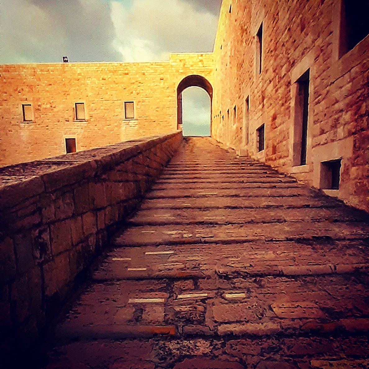 Weekend a Barletta: Guida per un Viaggio tra Colosso e Puglia