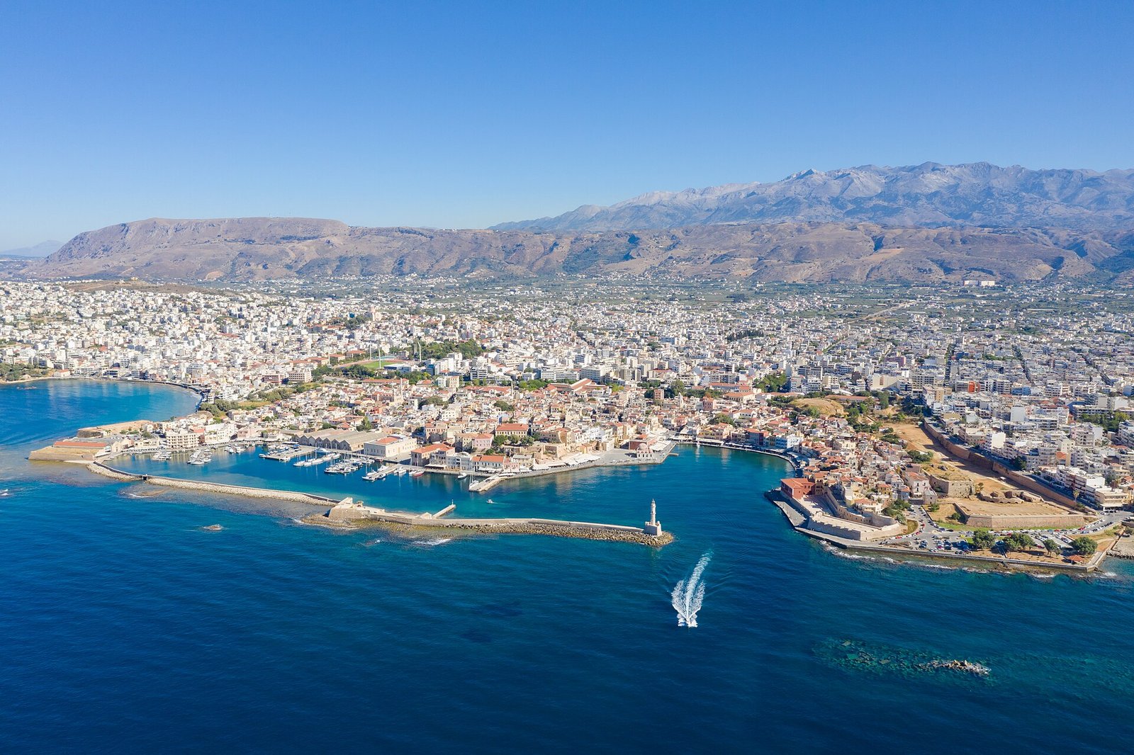 Weekend a Chania: Guida per un Viaggio tra Porto e Creta