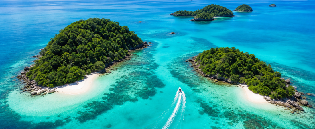 Guida Completa all Island Hopping: Le Isole più Belle del Mondo 2025