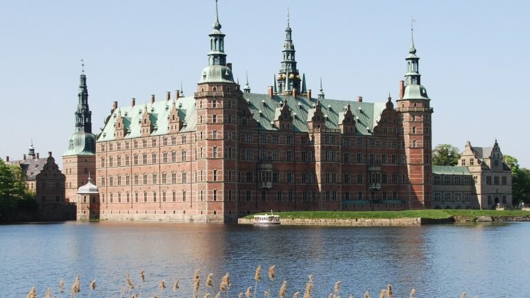 Hillerød in solitaria: castello, foresta e laghi della Zelanda
