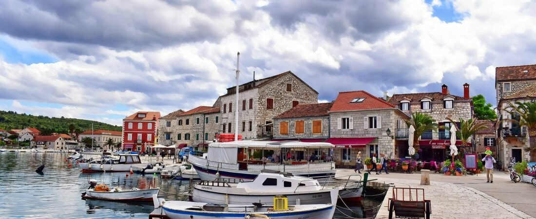 Hvar in solitaria: l’isola croata tra lavanda, Pakleni e fortezze veneziane
