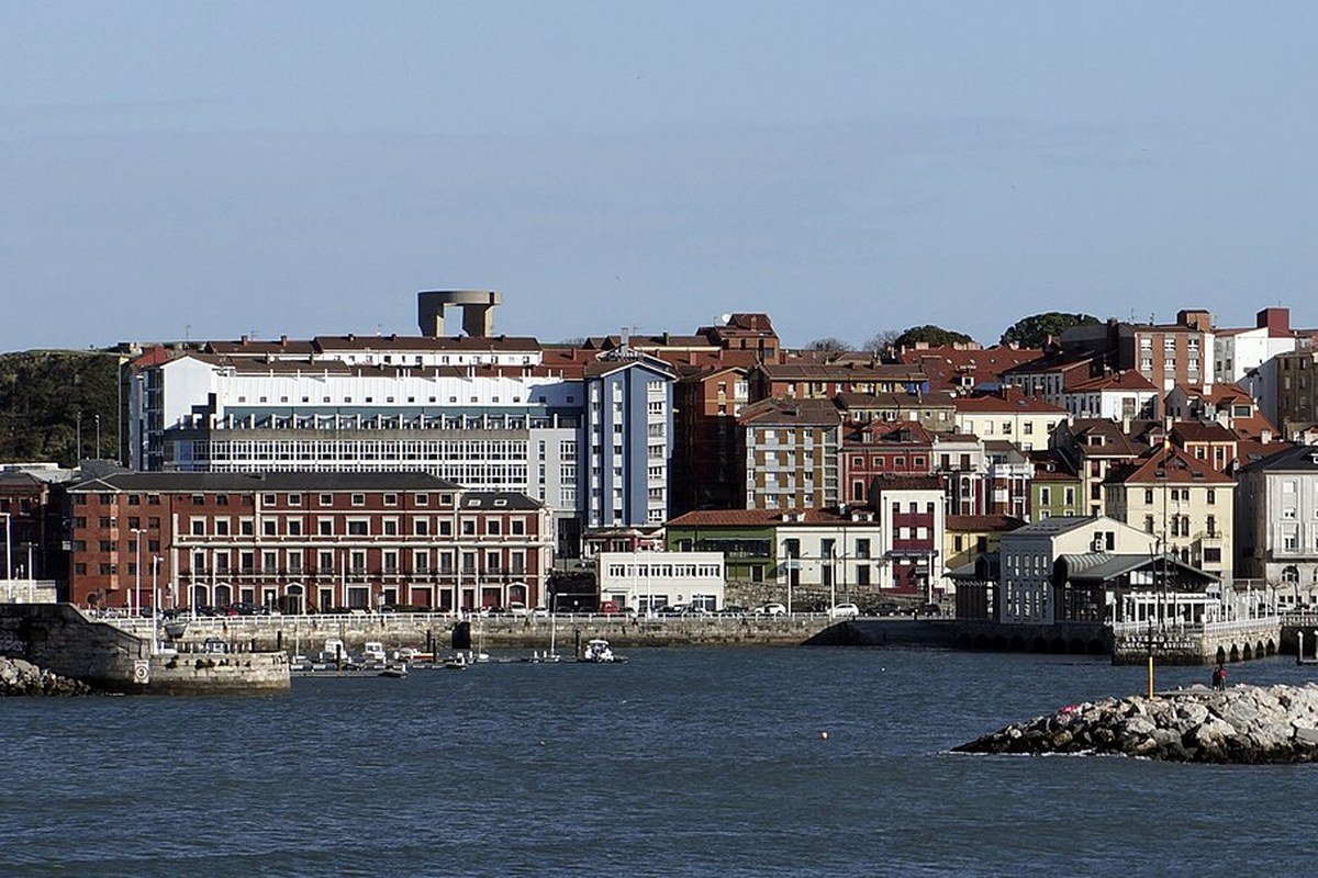 Il quartiere di Cimadevilla a Gijón con le case dei pescatori