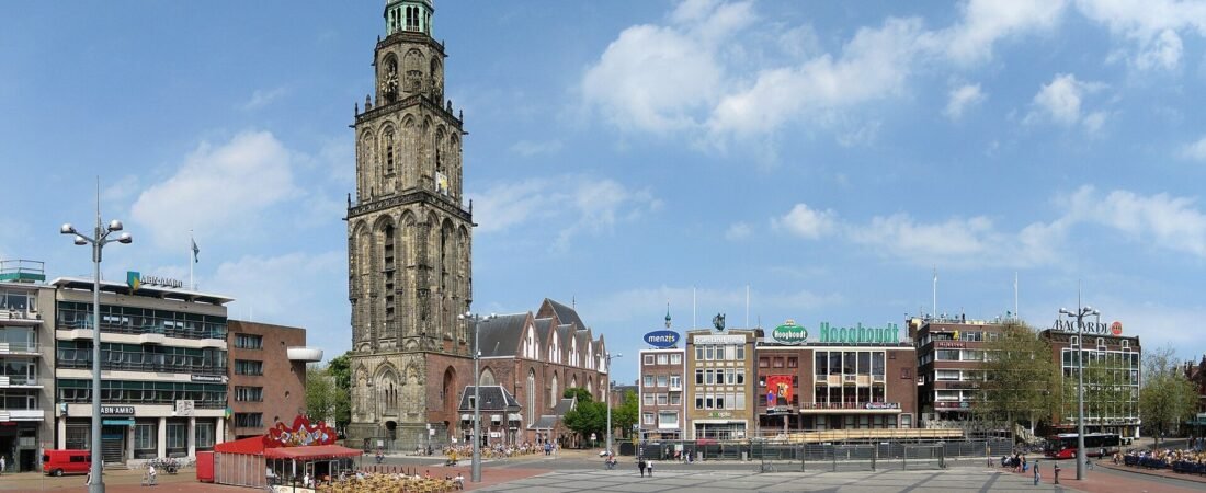 Groningen in solitaria: Martinitoren, canali e vita universitaria
