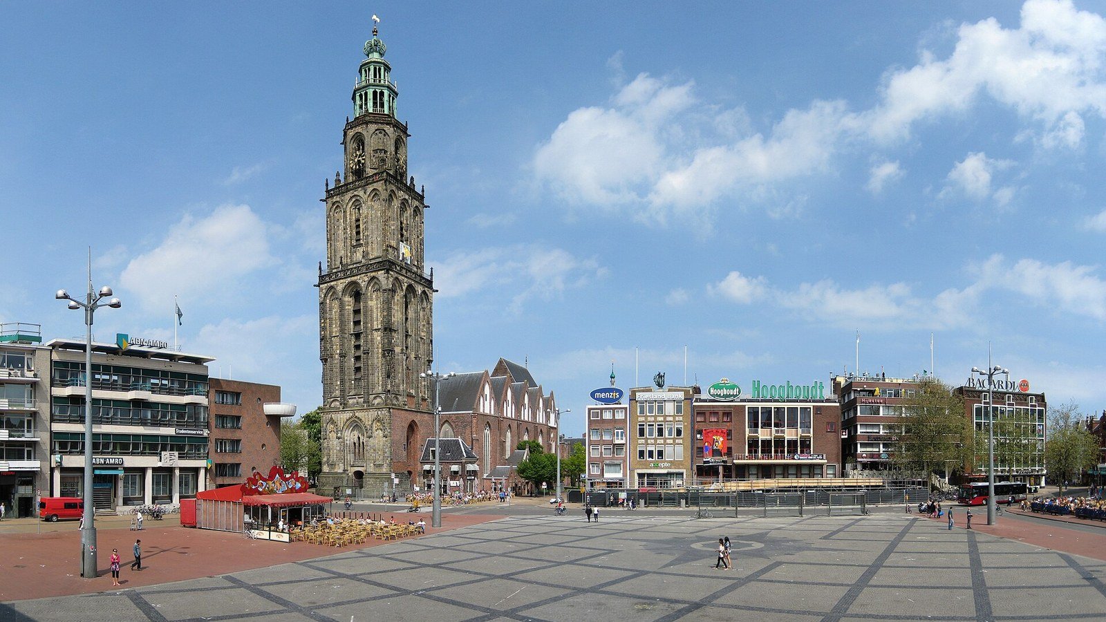 Groningen in solitaria: Martinitoren, canali e vita universitaria