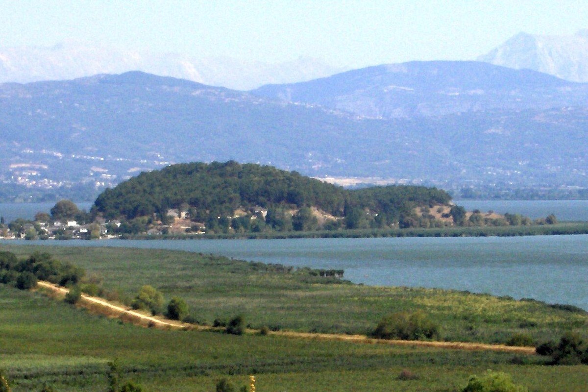 L'isola del lago Pamvotida a Ioannina