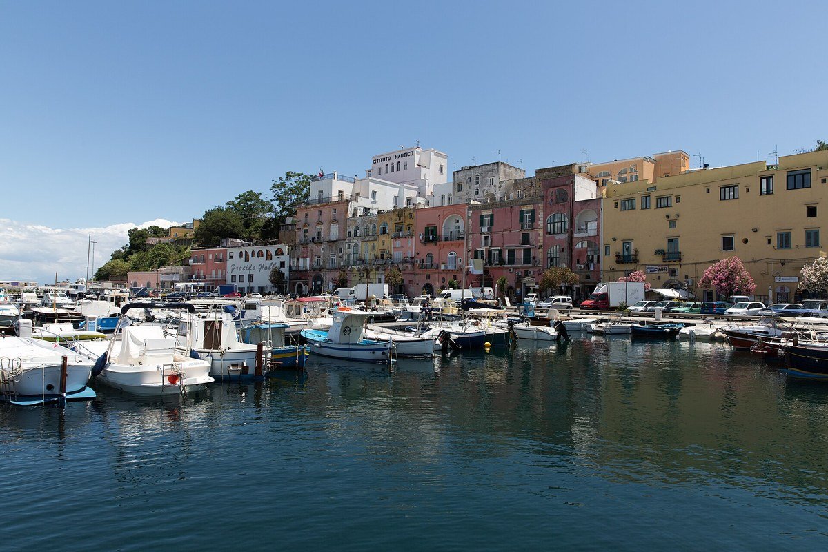 Il porto di Marina Grande a Procida